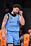 Devon Daniels von den Veolia Towers Hamburg im blauen Trikot, Bundesliga-Spiel gegen Rostock.