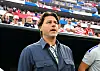 Mauricio Pochettino blickt am Spielfeldrand auf das WM-Spiel USA gegen Paraguay in Inglewood.