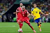 Elias Saad dribbelt im WM-Spiel gegen Schweden.