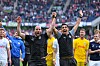Alexander Hahn und Marcel Rapp feiern den Aufstieg mit Holstein Kiel in Hannover.