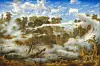 Dichte Wolken über einer kargen Landschaft mit Bäumen und trockenem Boden.