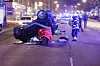 Rettungskräfte am Smart. Die Fahrerin kam in ein Krankenhaus.