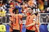 Gakpo und Van Dijk feiern das 3:0 der Niederlande gegen Schweden im Houston Stadium.