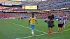 Vinicius Junior im Stadion neben Kameramann mit Steadicam bei Brasilien gegen Marokko.