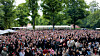 Fans schauen gemeinsam Fußball beim Public Viewing im „Landhaus Walter“.