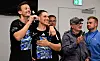 Claus Costa und Loic Fave feiern den HSV-Aufstieg bei der Pressekonferenz in Hamburg.