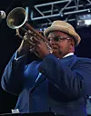 Jeremy Pelt spielt Trompete beim Charlie-Parker-Jazzfestival im Marcus Garvey Park in Harlem.