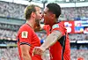 Harry Kane und Jude Bellingham jubeln im WM-Spiel England gegen Panama in East Rutherford.