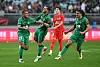 Dawhan 23 und Guilherme Ramos 5 jubeln für Beijing Guoan nach einem Tor in Nanjing.