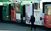 Busse stehen in Kiel-Wellsee (Schleswig-Holstein) im Depot der Firma Autokraft.