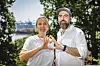 Anwohner demonstrieren in Övelgönne für den Erhalt der Elbchaussee vor der Elbe.