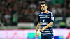 Levin Oeztunali vom HSV läuft in der Partie gegen Hannover 96 über den Platz.