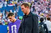 Julian Nagelsmann und Florian Wirtz stehen im Boston Stadium nach dem WM-Aus gegen Paraguay enttäuscht nebeneinander.