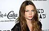 Daveigh Chase vor einer Werbewand bei der InTouch Party zu den MTV Video Music Awards in Hollywood.