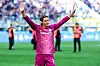 Yann Sommer von Inter Mailand winkt den Fans im San Siro in Mailand zu.