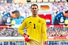 Manuel Neuer im gelben Deutschland-Trikot im Boston Stadium, sichtbar enttäuscht nach dem Spiel gegen Paraguay.