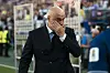 Sergej Barbarez weint nach dem WM-Spiel in Santa Clara und verlässt den Platz.