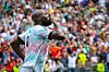 Romelu Lukaku jubelt nach seinem Tor im belgischen Trikot vor jubelnden Fans.