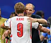 Thomas Tuchel umarmt Harry Kane nach dem Spiel im Atlanta Stadium.