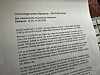 Ausgedruckter Aushang mit Chronologie eines Airport-Vorfalls und Hinweisen zu Verspätungen am Flughafen München