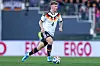 Finn Jeltsch im Deutschland-U21-Trikot dribbelt im Eintracht-Stadion Braunschweig gegen Nordirland.