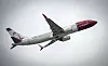 Norwegian-Boeing 737 Max 8 startet über Kastrup gegen grauen Himmel.