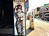 Plakat in der Walking Street in Pattaya. Diese Straße ist für den Sextourismus berüchtigt. (Archivbild)