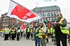 Der Warnstreik fand am Gänsemarkt in Hamburg statt. Hier wurde für mehr Geld protestiert.