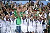 Philipp Lahm und das deutsche Team feiern den WM-Titel mit dem Weltpokal bei der Siegerehrung in Rio de Janeiro.