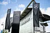 Der Autobauer Mercedes-Benz hat eine tarifliche Sonderzahlung für die Mehrheit der Beschäftigten auf das nächste Jahr verschoben. Jetzt wird in Hamburg protestiert. (Symbolbild)