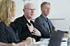 Anke Schröter, Jens Palandt und Roland Levin sitzen beim Interview im Regionshaus Hannover.