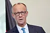 Friedrich Merz spricht bei einer Pressekonferenz im Bundeskanzleramt vor einer Fahne.