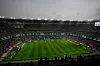 Voll besetztes Stadion in Mexiko-Stadt mit Blick auf das Fußballfeld bei Mexiko gegen Ecuador.