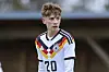 Mads Broecker in weißem Deutschland-Trikot wirkt enttäuscht beim U19-Spiel gegen Israel in Lindabrunn.