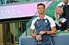 Hervé Renard steht an der Seitenlinie bei einem olympischen Frauenfußballspiel in Saint-Étienne.