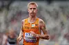 Robert Farken läuft im orangefarbenen Deutschland-Trikot bei der 1500-Meter-Qualifikation.