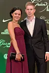 Kevin de Bruyne und Caroline Lijnen auf dem roten Teppich bei der Grünen-Weisse-Nacht in Bremen.