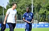 Claus Costa und Jean-Luc Dompé beim Training des Hamburger SV auf dem Platz in Hamburg.