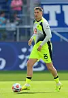 Niklas Süle von Borussia Dortmund läuft mit dem Ball im Bundesliga-Spiel in Sinsheim.