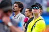 Mats Hummels und Laura Wontorra schauen in New Jersey das WM-Spiel Frankreich gegen Schweden.