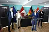 Pressekonferenz in der deutschen Botschaft Ottawa mit TKMS-Vertretern und Diplomaten vor Kanada- und Deutschlandflaggen.