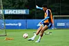 Jonas David trainiert auf dem Platz der Hamburger SV U21 am Volksparkstadion.