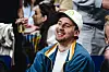 Franz Wagner lächelnd auf der Tribüne beim Playoff-Spiel Alba Berlin gegen RASTA Vechta in Berlin.