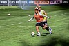 Joel Chima Fujita und Sam Klein trainieren auf dem Rasen des FC St. Pauli in Hamburg.