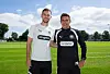 Branimir Hrgota und Marcel Rapp stehen auf dem Trainingsplatz des FC St. Pauli in Hamburg.