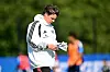 Merlin Polzin mit dem HSV beim Training in Helsingör, im Hintergrund weitere Spieler.