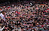 St. Pauli-Fans auf der voll besetzten Tribüne beim Bundesliga-Spiel in Hamburg.