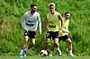 Branimir Hrgota im Training gegen seinen australischen Mitspieler Samuel Klein