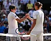 Taylor Fritz gratuliert Alexander Zverev am Netz nach dem Herreneinzel bei Wimbledon 2026.