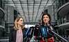 Katherina Reiche und Verena Hubertz beim Pressestatement in Berlin vor Mikrofonen.
